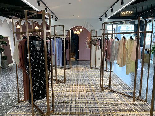 时尚探险中寻找只属于自己的时尚 谨一服装设计带给你全新体验